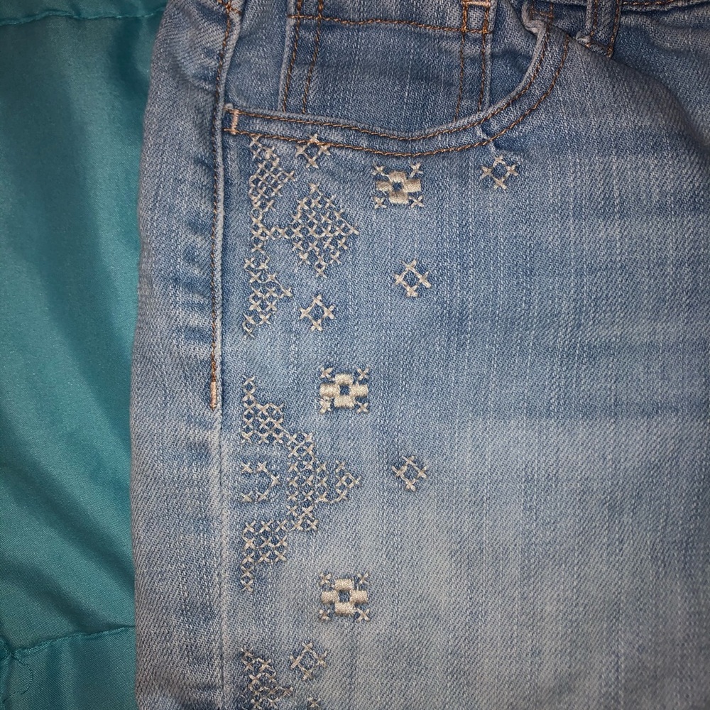 Embroidered Shorts.✨ - Picture 3 of 5